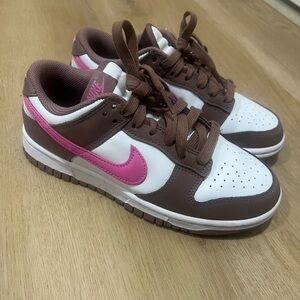 Nike White, brown, Pink Sneakers